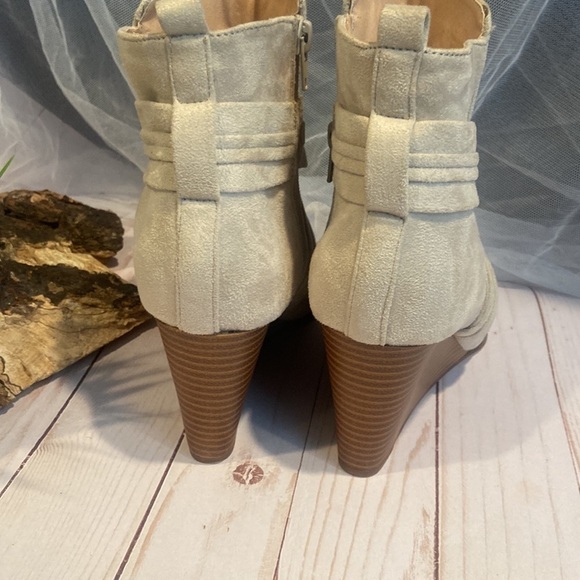 JC Faux Suede Leather Wedge Booties - Picture 4 of 7